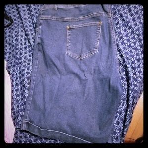 Denim folded cuff shorts